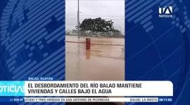 Las precipitaciones registradas en el litoral superaron ampliamente los niveles previstos para este mes, provocando severas emergencias. En el cantón Balao el agua superó el metro de altura, mientras que en El Oro las lluvias anegaron varias calles de Machala y el desbordamiento del canal El Macho dejó incomunicada a toda una barriada. Un reporte de Camila Guevara.