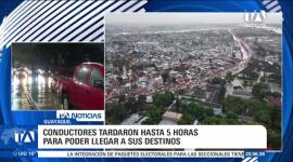El intenso temporal registrado la tarde de este lunes generó un severo colapso vial en la urbe porteña, atrapando a miles de ciudadanos en el tráfico. Un reportaje de Astrid Singre