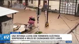 La coincidencia de la precipitación con la pleamar dejó un saldo trágico con un joven ahogado, además de severos colapsos viales y cuantiosos daños en infraestructuras. Un reportaje de Carlos Sacoto