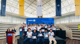 Jóvenes de distintos colegios de la red Crisfe recibieron reconocimientos por su desempeño en matemáticas y lectoescritura.