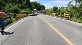 Socavón en el puente Tapaila afecta la circulación en Rioverde