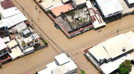 Sobrevuelo en la ciudad de Machala evidencia  las inundaciones provocadas por el fenómeno de El Niño.