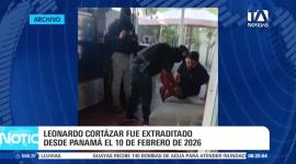 Las investigaciones alrededor del homicidio del abogado Leonardo Toledo dejan hasta el momento un detenido. Dentro de las líneas de indagación se analiza su perfil profesional, dado que su último cliente registrado fue Leonardo Cortázar, implicado en el Caso Encuentro, quien fue extraditado desde Panamá en febrero de 2026 y permanece recluido en la cárcel El Encuentro. Un reporte de Catalina García.