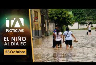 El COE Nacional evaluó la emergencia climática en la costa y dispuso fortalecer los sistemas de alerta temprana, especialmente en Esmeraldas y Guayas. Las fuertes lluvias, combinadas con la marea alta, inundaron nuevamente varias zonas de Guayaquil, obligando al Ministerio de Educación a suspender las clases presenciales en cantones afectados. En Bolívar, la situación es dramática: el desbordamiento de un estero dejó decenas de casas bajo el lodo en Caluma, mientras que los socavamientos de los ríos están destruyendo puentes y vías vitales, amenazando con llevarse las viviendas a su paso.

Susctibete a Teleamazonas Ecuador para recibir actualizaciones diarias sobre la situación climática en Ecuador y comenta qué medida preventiva considera más importante en su sector.

==================================================
Visita nuestra web oficial en:
► http://www.teleamazonas.com/
==================================================
Síguenos en redes sociales:
► Facebook: https://www.facebook.com/Teleamazonas...
► Instagram: https://instagram.com/teleamazonasec/
► Twitter: https://twitter.com/teleamazonasec
► LinkedIn: https://www.linkedin.com/company/tele...
► Pinterest: https://www.pinterest.com/teleamazonas/
► Tiktok: https://www.tiktok.com/@teleamazonasec

0:00 Nuevas medidas ante el Fenómeno del Niño
2:11 Impacto de las lluvias en Guayaquil
5:09 Balance crítico de la emergencia nacional
7:41 Historias de solidaridad en la tempestad
12:22 Emergencia y desastres en la provincia de Bolívar

#teleamazonas #Ecuador