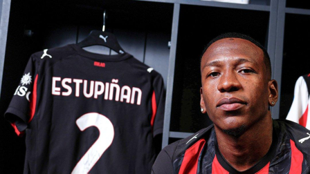 Pervis Estupiñán  llegó esta campaña al AC Milan procedente del Brighton. El jugador tiene una larga trayectoria en el fútbol europeo.