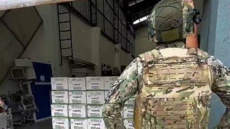 Militares acompañaron a funcionarios de Senae a operativo en Guayaquil.