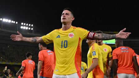 James Rodríguez, símbolo de Colombia, celebra su gol ante Bolivia. La Selección colombiana aseguró su cupo a la Copa del Mundo.