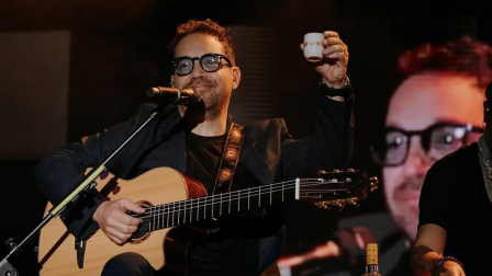 Juan Fernando Velasco realiza una gira homenaje a Julio Jaramillo. El cantante visitó el set de esTAmañana.