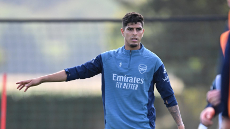 Piero Hincapié ya cumplió su primer entrenamiento con el Arsenal.
