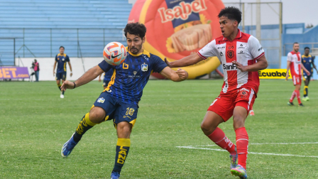 Delfín (azul) y Técnico Universitario (blanco y rojo) son dos de los equipos que pugnan por no entrar en el cuadrangular del descenso. El 'Rodillo' recibirá a Liga de Quito.