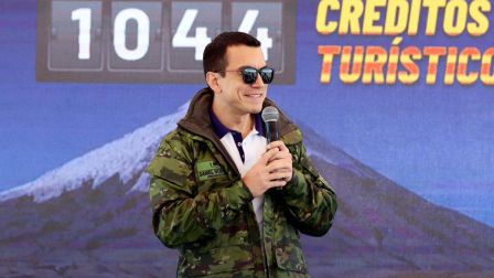 Daniel Noboa entregó créditos turísticos en Latacunga en medio del paro nacional