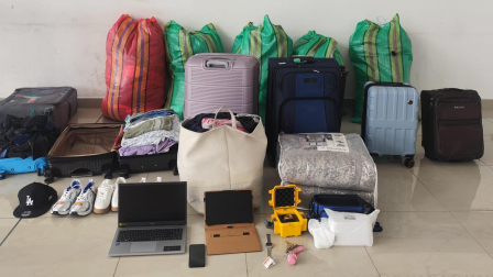 La banda robo miles de dólares en artículos de pasajeros del aeropuerto de Quito.