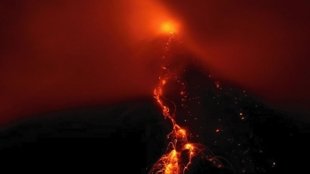 El volcán El Reventador se encuentra activo desde el 2022