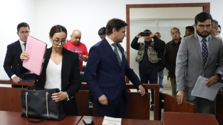 Abogados de José Serrano y Xavier Jordán acudieron a la audiencia de sustitución de medidas cautelares en el caso de Fernando Villavicencio, este jueves 23 de octubre de 2025