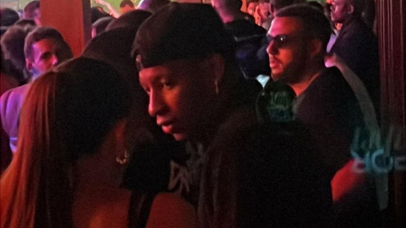 Gonzalo Plata fue captado en un centro de diversión nocturna, el domingo 26 de octubre del 2025.