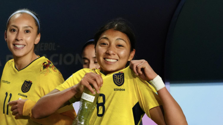 Evelyn Burgos (derecha) y Karen Flores, seleccionadas de Ecuador.