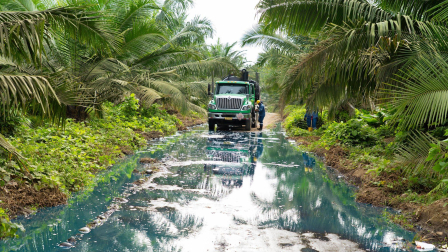 Diésel se derramó cerca del río Quinindé este 28 de octubre del 2025.