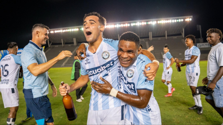 Los jugadores de Guayaquil City celebraron el título de la Serie B, el 27 de octubre.