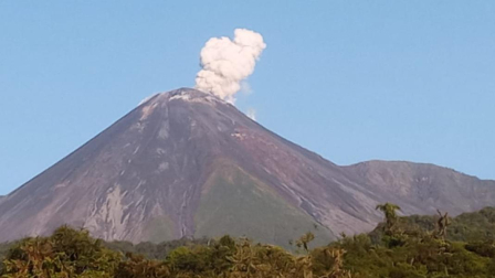 El volcán Reventados es uno de los tres volcanes activos en Ecuador