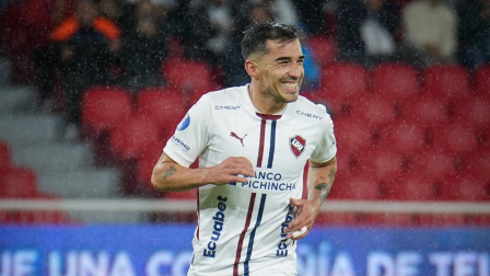 Lisandro Alzugaray celebra su gol ante Deportivo Cuenca, por los cuartos de final de la Copa Ecuador. El ofensivo es un valor fundamental para los universitarios.