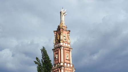 El monumento a Cristo rey se ubica en el cerro Cullca, en la zona más alta de Cuenca.