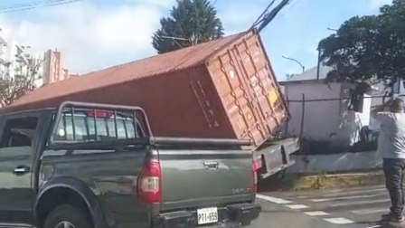 Un tráiler estuvo involucrado en un siniestro en la Real Audiencia.