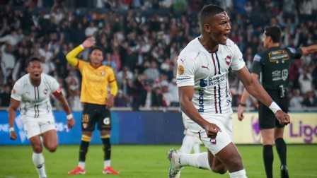 Carlos Gruezo celebra su gol ante Barcelona, válido por la tercera jornada del hexagonal final