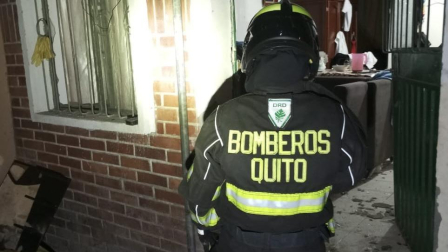 El Cuerpo de Bomberos de Quito atendió una emergencia en el sur de Quito.