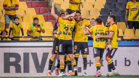 Los jugadores de Barcelona celebran un gol ante Orense, por el torneo ecuatoriano.