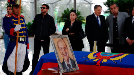 Familiares y coidearios despiden al expresidente Rodrigo Borja en Quito.