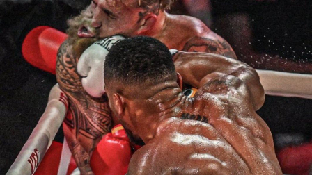 Antonhy Joshua golpea con fuerza a Jake Paul, en la mediática pelea