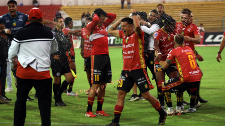 En el estadio Alejandro Serrano Aguilar,el D.Cuenca le golea 5 por 1 al club sport Emelec por la 9na fecha del segundo hexagonal del campeonato nacional.