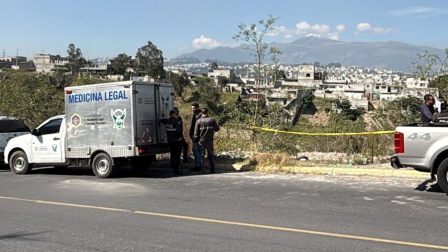 Un cuerpo envuelto en fundas plásticas fue hallado en el norte de Quito.