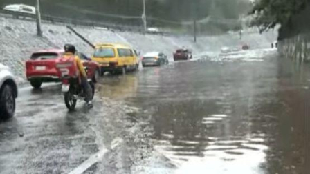 Un intenso aguacero se registró en el centro norte de Quito el mediodía de este miércoles 28 de enero del 2026.