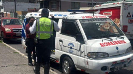 El conductor de una ambulancia fue multado por trasladar a niños de manera irregular.