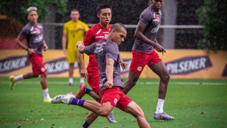 Un entrenamiento de Barcelona antes del inicio del torneo local