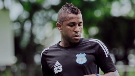 Miller Bolaños se entrena en Emelec para el inicio del campeonato.