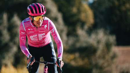 El ciclista Richard Carapaz inició su calendario de competencias en 2026