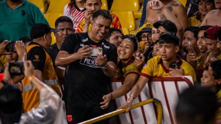 César Farías entrenador de Barcelona en el estadio Monumental Banco Pichincha