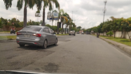 Un socavón causa molestias a moradores de Daule.