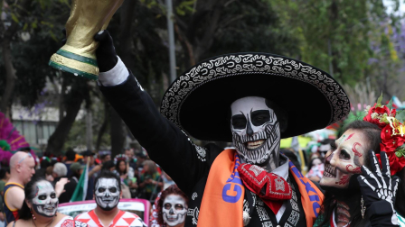 Miles de personas participaron en el desfile de catrinas previo al Mundial 2026.
