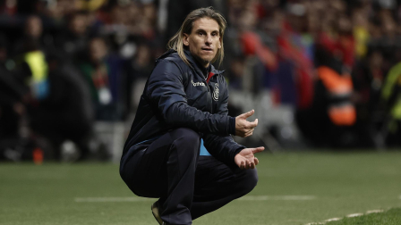 El técnico de Ecuador, Sebastián Beccacece, durante el partido amistoso que los combinados nacionales de Marruecos y Ecuador.