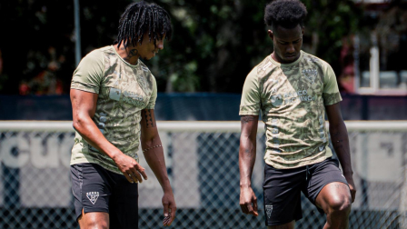 Jugadores de Liga de Quito en ejercicios de preparación.