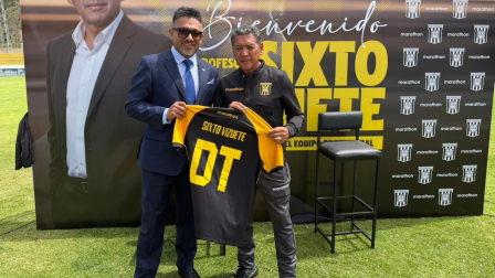 Sixto Vizuete en la presentación en The Strongest