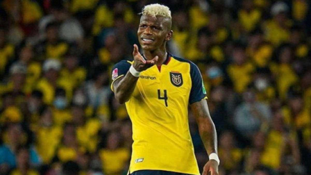 Robert Arboleda con la camiseta de la Selección de Ecuador