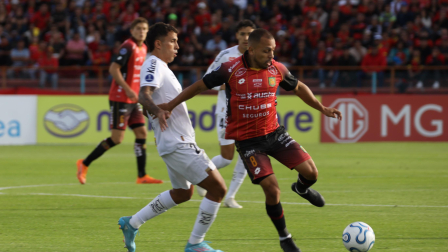 En la tarde de hoy en el estadio Alejandro Serrano Aguilar de la ciudad de Cuenca,el Deportivo Cuenca se enfrenta al Santos FC de Brasil por la Copa Sudamericana 2026.foto Boris Romoleroux/API.
