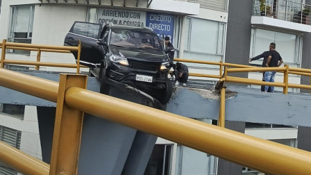 El accidente no dejó heridos, pero sí daños materiales.