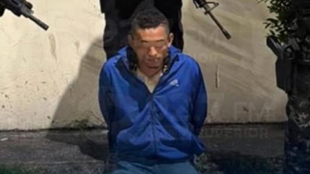 Momento en el que la Policía captura al extorsionador.