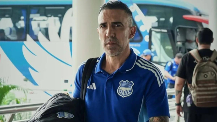 El DT de Emelec Vicente Sánchez dejó el cargo en el Bombillo