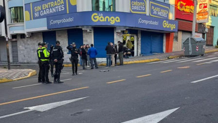 Un hombre murió en un enfrentamiento con la Policía en medio de robo en Quito.